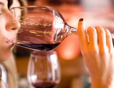 精致的人,從優雅的品紅酒開始!