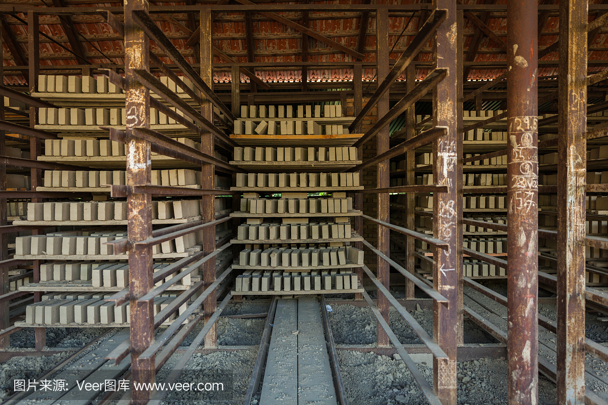 老工廠用粘土生產(chǎn)白磚,用于建筑用途