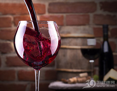 紅酒加冰塊兌雪碧破壞營養物質!怎么喝才養生?