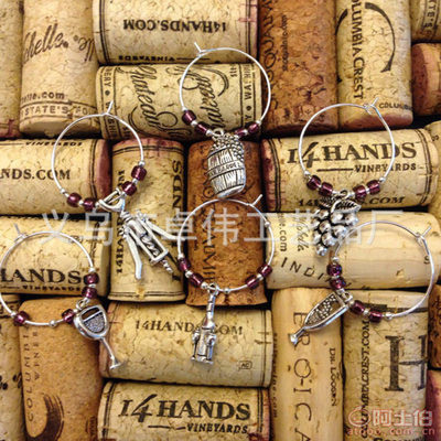 廠家直銷婚慶裝飾串珠四葉草餐巾圈與紅酒瓶裝飾品 細節中的浪漫藝術