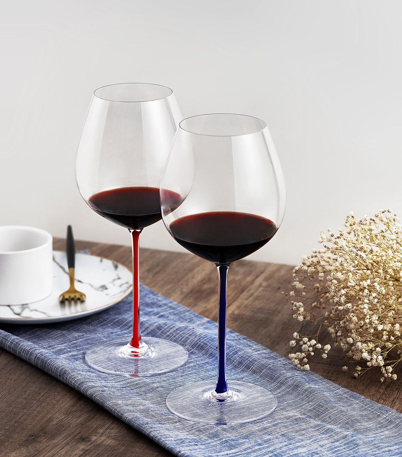 紅酒杯與紅酒 攝影中的精致之美