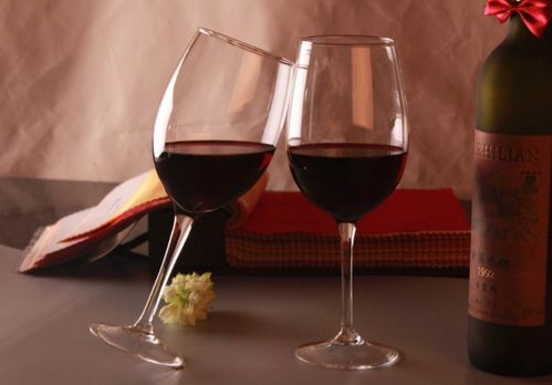 紅酒為何只倒三分之一杯？這并非裝腔作勢，而是深藏智慧